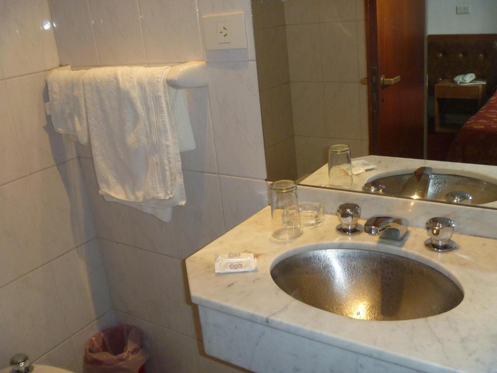 Hotel Turista Buenos Aires Phòng bức ảnh